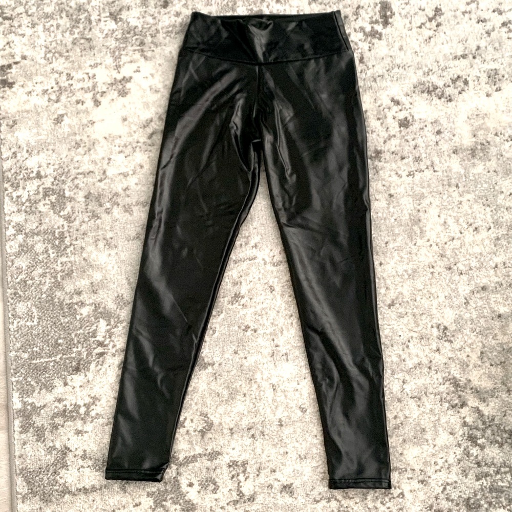 Low shine black leather leggings